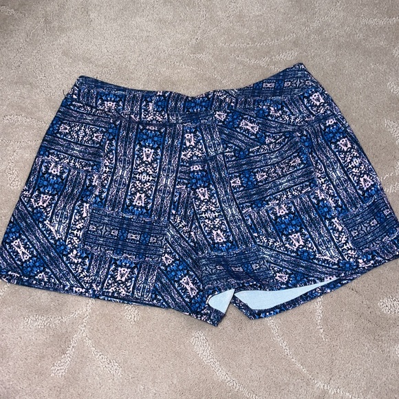 NEVER WORN!! Skort with side zipper - Picture 3 of 4